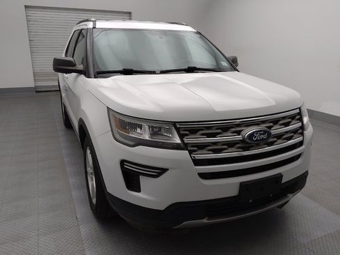 Used 2018 Ford Explorer XLT image 14