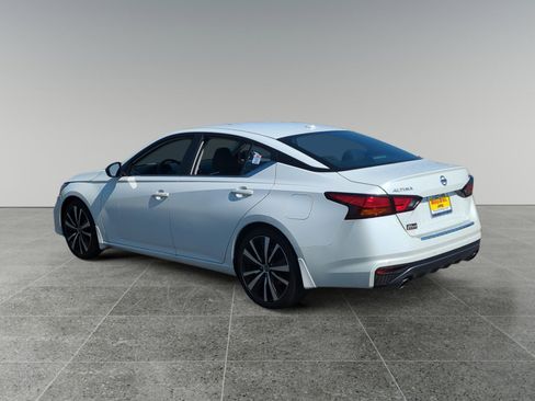 Used 2022 Nissan Altima 2.5 SR image 3