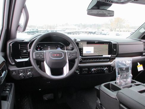 New 2026 GMC Sierra 1500 SLE image 13