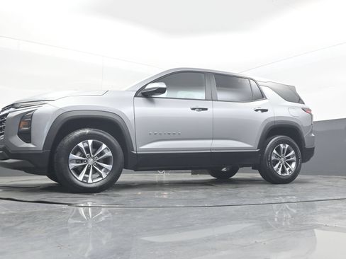 Used 2025 Chevrolet Equinox LT FWD image 27