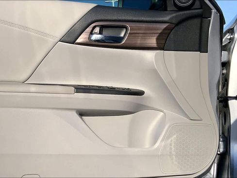 Used 2017 Honda Accord EX image 25