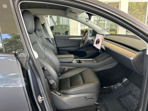 Used 2023 Tesla Model Y Long Range AWD/4WD image 27