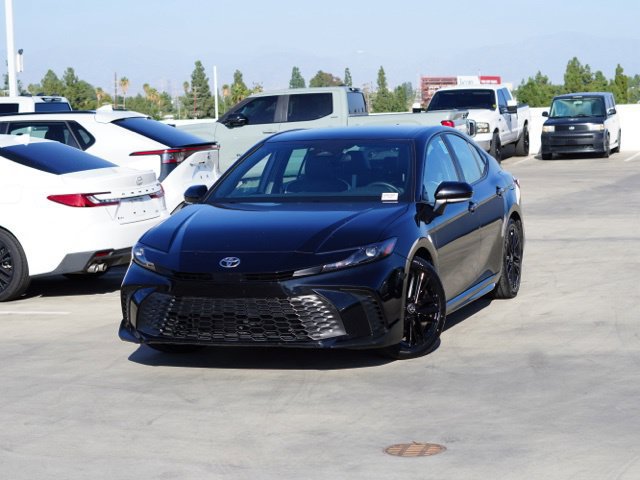 Used 2025 Toyota Camry SE FWD image 5