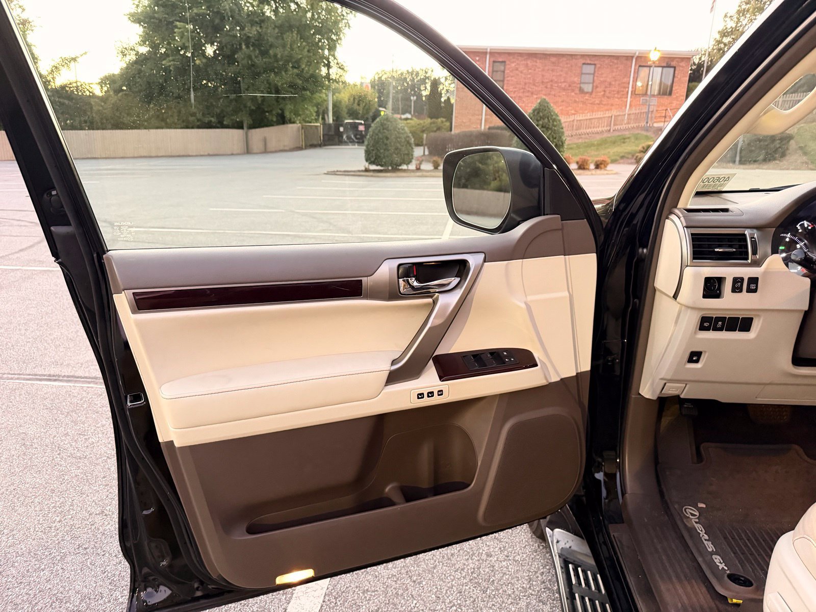 Used 2019 Lexus GX 460 Premium AWD/4WD image 14