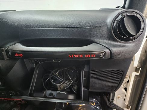 Used 2017 Jeep Wrangler Rubicon AWD/4WD image 26