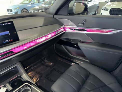 Used 2025 BMW 760i xDrive w/ Executive Package AWD/4WD image 31