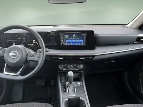 Used 2025 Nissan Kicks S FWD image 7