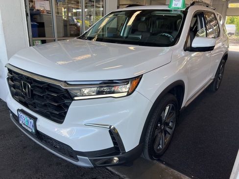 Used 2025 Honda Pilot Elite image 1
