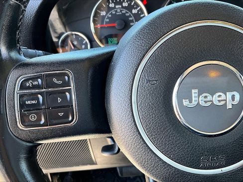 Used 2014 Jeep Wrangler Unlimited Rubicon w/ Connectivity Group AWD/4WD image 22