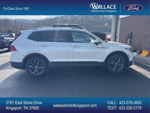 Used 2023 Volkswagen Tiguan SE image 2