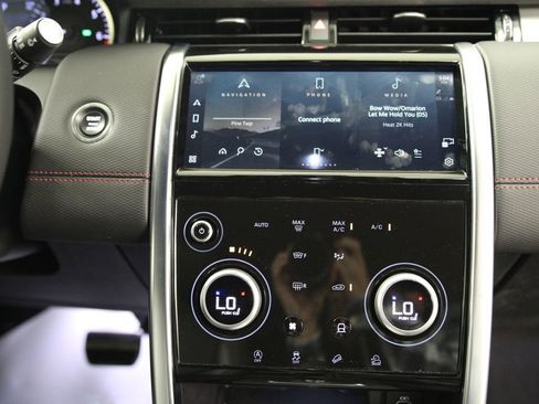 Used 2023 Land Rover Discovery Sport SE R-Dynamic image 18