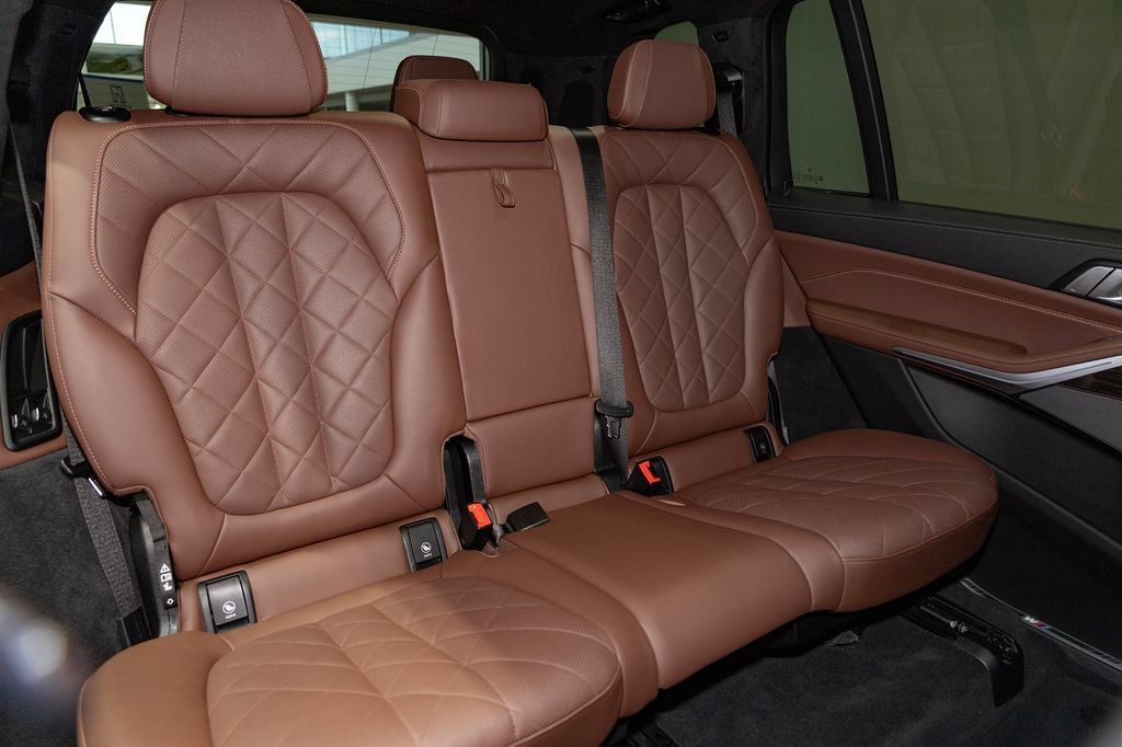 Used 2023 BMW X7 xDrive40i w/ Executive Package AWD/4WD image 5