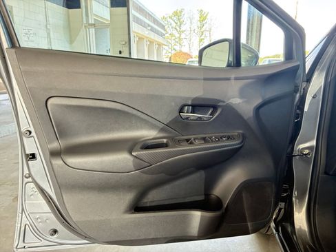 Used 2025 Nissan Versa SV FWD image 25