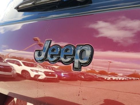 Certified 2023 Jeep Grand Cherokee L Laredo image 9