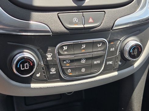 Used 2024 Chevrolet Equinox LT FWD image 18