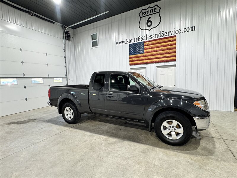 Used 2010 Nissan Frontier SE w/ SE Value Truck Pkg AWD/4WD image 2