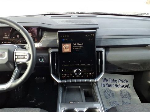 Used 2025 GMC Acadia Elevation image 13