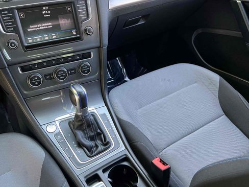 Used 2016 Volkswagen e-Golf SE w/ DC Fast Charging Package image 31