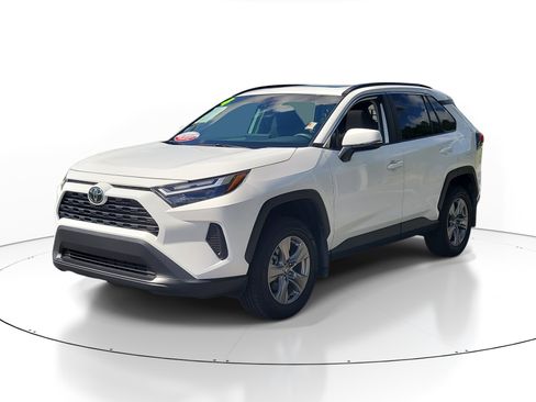 Used 2024 Toyota RAV4 XLE w/ Convenience Package FWD image 3