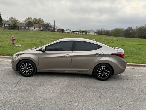 Used 2015 Hyundai Elantra SE image 1