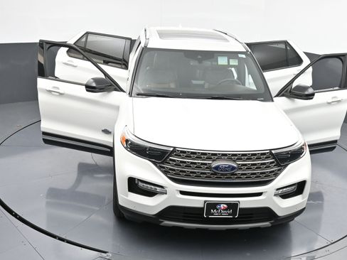 Used 2021 Ford Explorer King Ranch w/ Premium Technology Package image 40