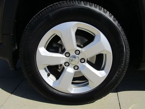 Used 2018 Jeep Compass Latitude AWD/4WD image 31