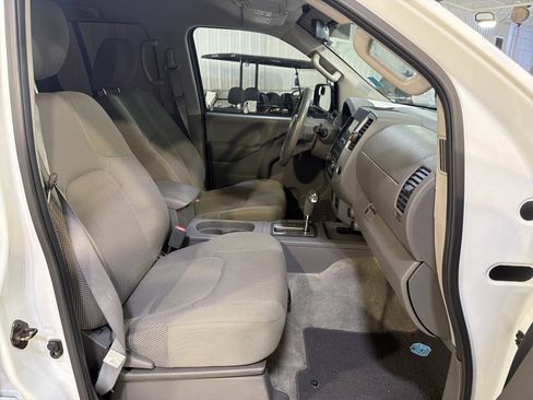 Used 2015 Nissan Frontier SV RWD image 12