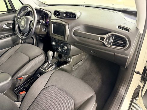 Used 2020 Jeep Renegade Altitude FWD image 33