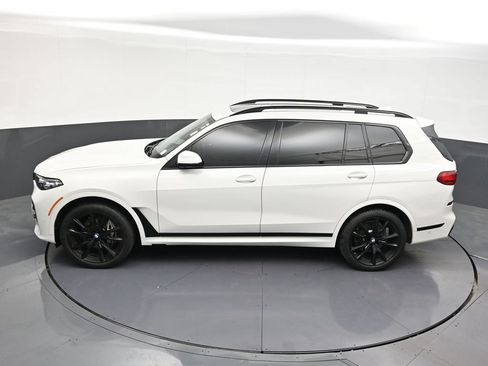 Used 2022 BMW X7 xDrive40i w/ M Sport Package AWD/4WD image 17