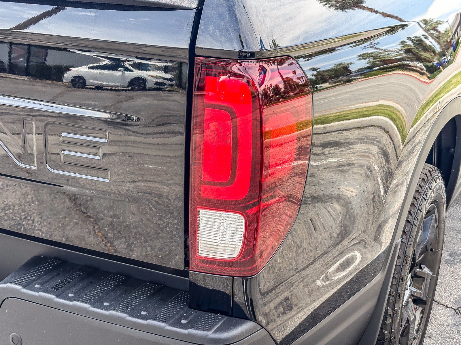 Certified 2025 Honda Ridgeline Black Edition image 8