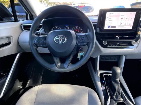 Used 2023 Toyota Corolla Cross L image 6