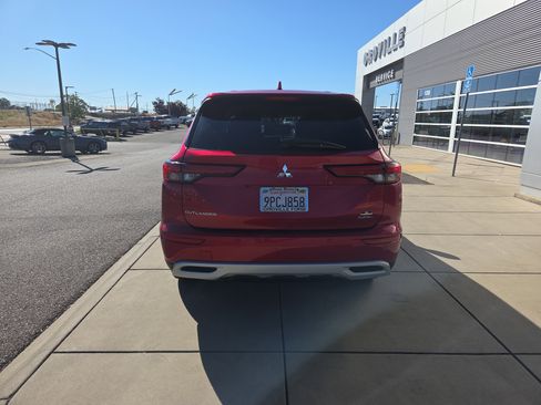 Used 2023 Mitsubishi Outlander SE image 4