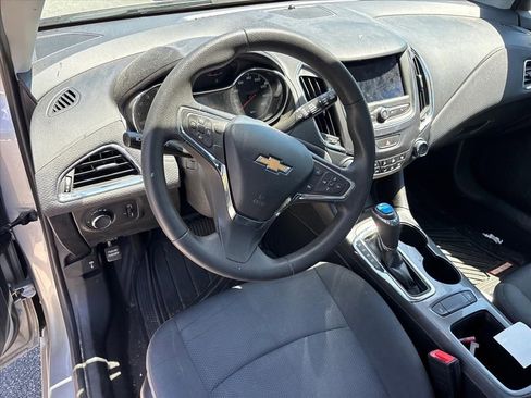 Used 2019 Chevrolet Cruze LT FWD image 20