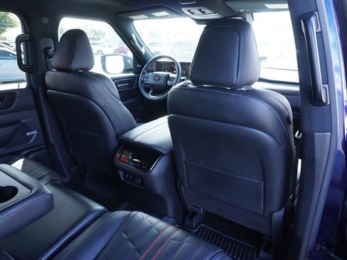 Certified 2025 Nissan Armada PRO-4X w/ Pro-4X Premium Package AWD/4WD image 11