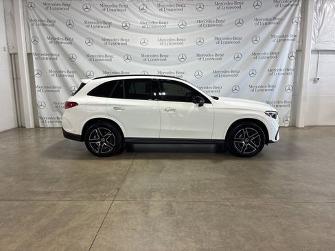 Used 2023 Mercedes-Benz GLC 300 4MATIC image 3