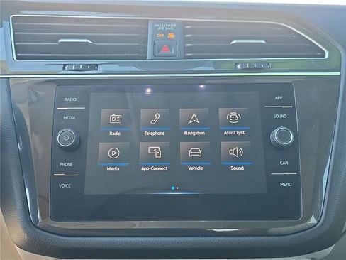 Used 2022 Volkswagen Tiguan SE FWD image 18