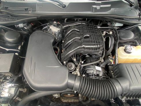 Used 2018 Dodge Challenger SXT RWD image 40