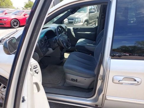 Used 2004 Chrysler Town & Country Touring image 6