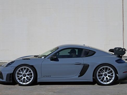Used 2025 Porsche 718 Cayman GT4 RS w/ Weissach Package RWD image 46