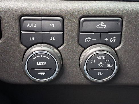 Used 2023 Chevrolet Silverado 1500 LT Trail Boss w/ LPO, Dark Essentials Package AWD/4WD image 23