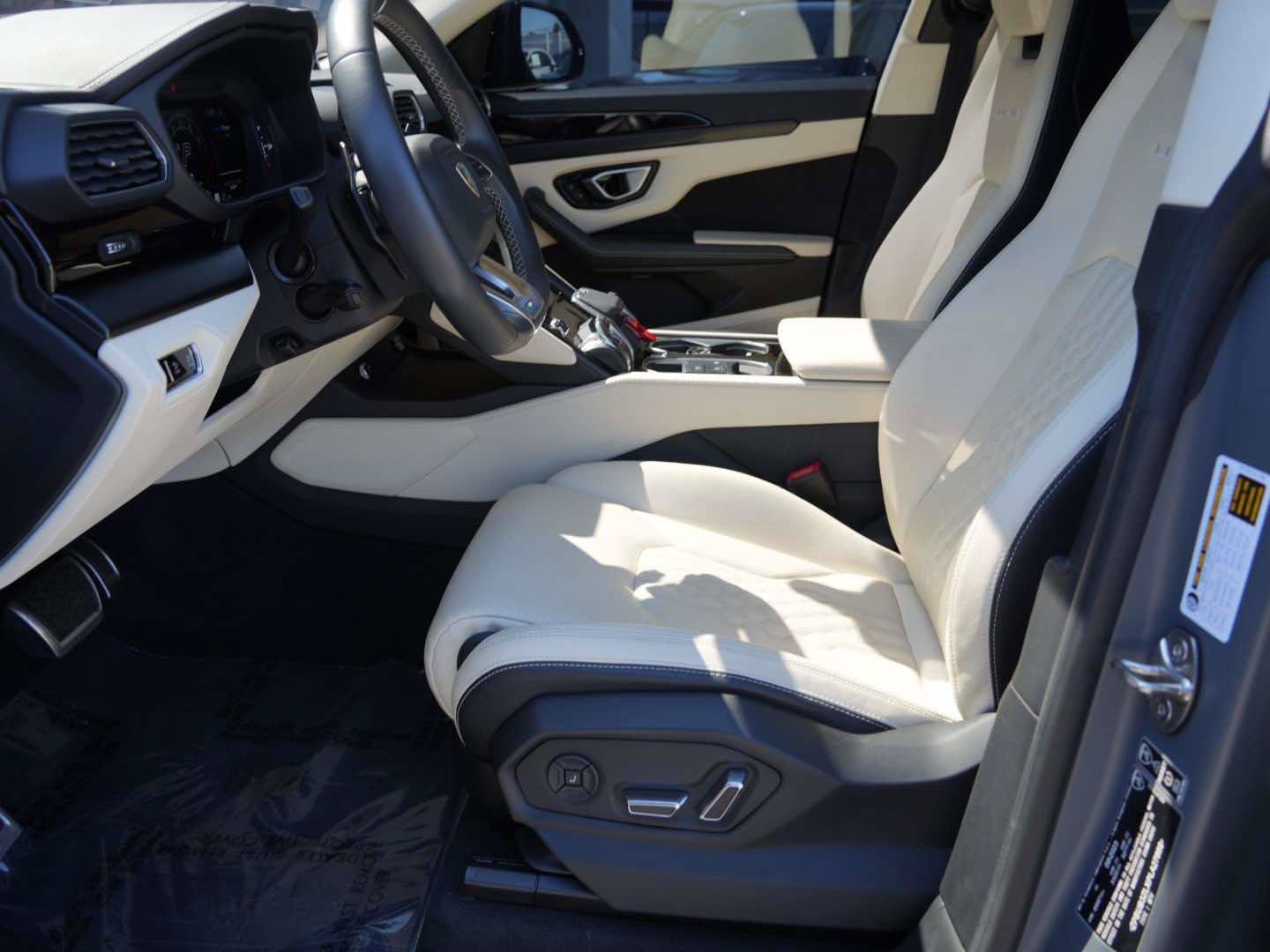 Used 2023 Lamborghini Urus S AWD/4WD image 23