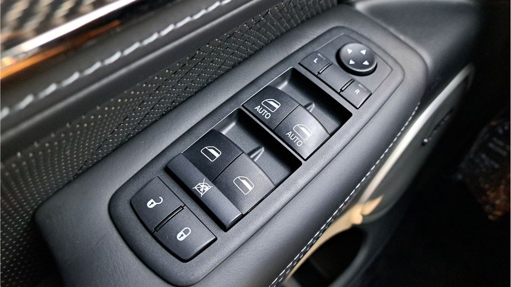 Used 2018 Jeep Grand Cherokee Trackhawk AWD/4WD image 21