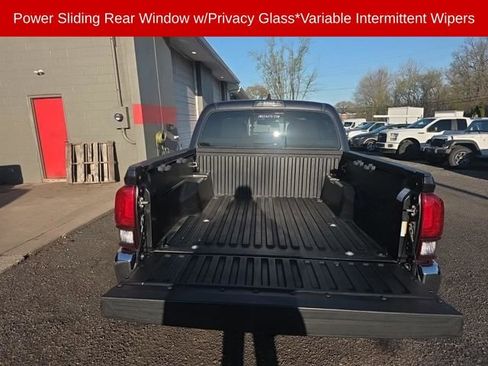 Used 2019 Toyota Tacoma SR5 AWD/4WD image 12