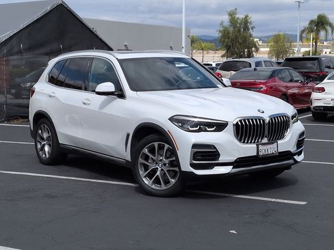 Certified 2023 BMW X5 xDrive40i w/ Premium Package AWD/4WD image 2