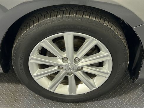 Used 2012 Toyota Camry Hybrid image 17