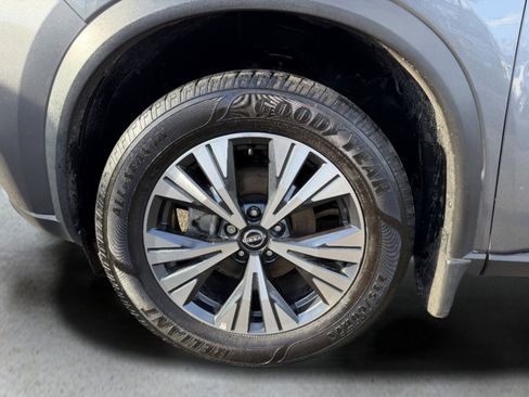 Used 2022 Nissan Rogue SV w/ SV Premium Package image 18