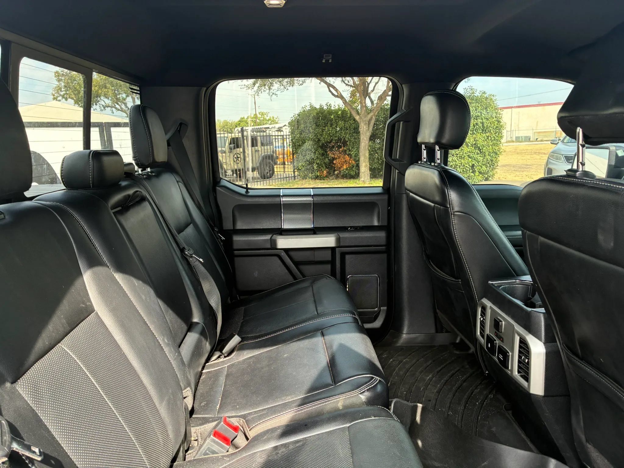 Used 2019 Ford F150 Lariat w/ Equipment Group 502A Luxury AWD/4WD image 17
