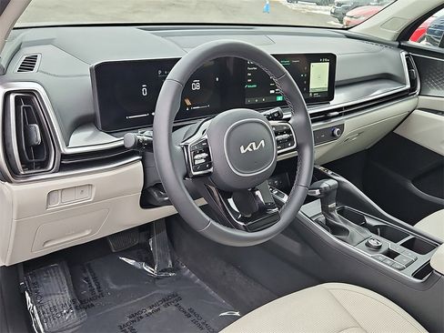 Certified 2025 Kia Sorento S w/ Panoramic Sunroof Package image 29