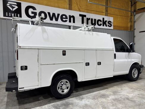 Used 2018 Chevrolet Express 3500 w/ Power Convenience Package RWD image 6