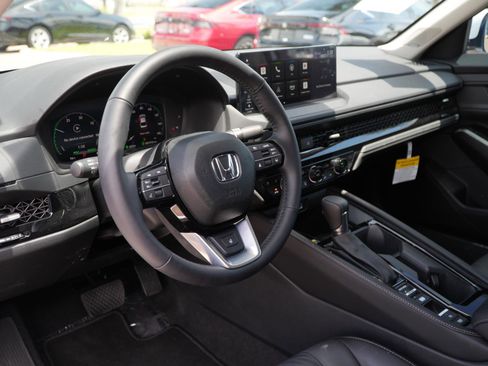 Used 2025 Honda Accord Touring image 13